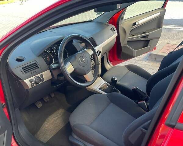 Красный Опель Астра, объемом двигателя 1.6 л и пробегом 205 тыс. км за 5000 $, фото 5 на Automoto.ua