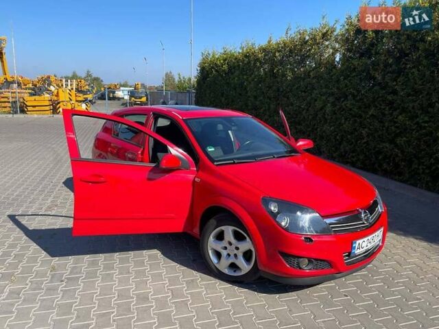 Красный Опель Астра, объемом двигателя 1.6 л и пробегом 205 тыс. км за 5000 $, фото 2 на Automoto.ua