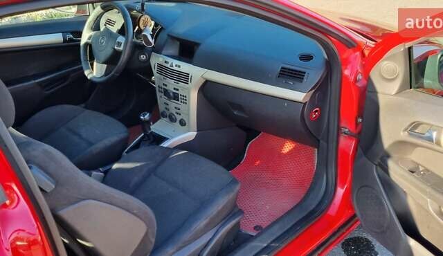 Красный Опель Астра, объемом двигателя 1.8 л и пробегом 262 тыс. км за 3400 $, фото 11 на Automoto.ua