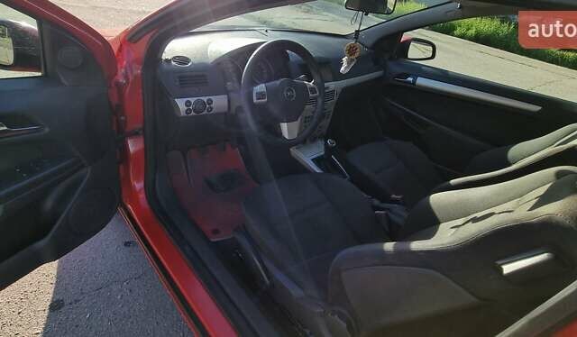 Красный Опель Астра, объемом двигателя 1.8 л и пробегом 262 тыс. км за 3400 $, фото 10 на Automoto.ua
