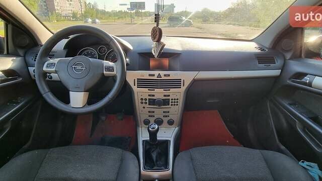 Красный Опель Астра, объемом двигателя 1.8 л и пробегом 262 тыс. км за 3400 $, фото 13 на Automoto.ua