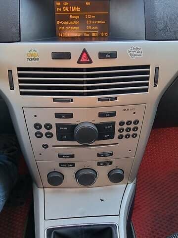 Красный Опель Астра, объемом двигателя 1.8 л и пробегом 262 тыс. км за 3400 $, фото 14 на Automoto.ua