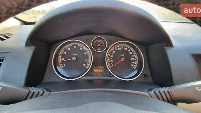 Красный Опель Астра, объемом двигателя 1.8 л и пробегом 262 тыс. км за 3400 $, фото 15 на Automoto.ua