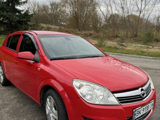 Опель Астра 2009 в Ровно на Automoto.ua Красный Опель Астра, объемом двигателя 1.8 л и пробегом 165 тыс. км за 4750 $, фото 2 на Automoto.ua