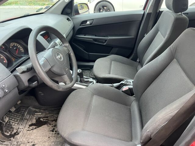 Красный Опель Астра, объемом двигателя 1.7 л и пробегом 220 тыс. км за 2450 $, фото 14 на Automoto.ua