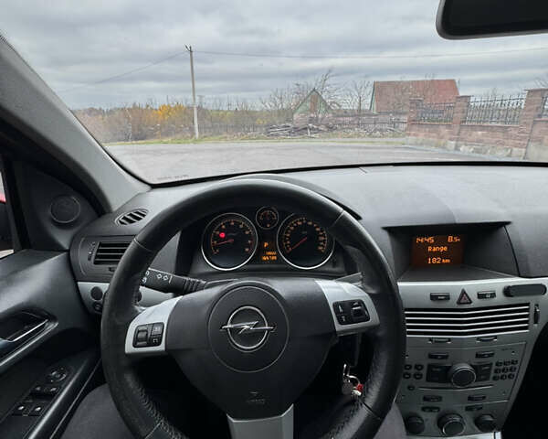 Опель Астра 2009 у Рівному на Automoto.ua Червоний Опель Астра, об'ємом двигуна 1.8 л та пробігом 165 тис. км за 4750 $, фото 12 на Automoto.ua