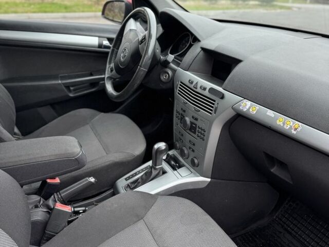 Опель Астра 2009 в Ровно на Automoto.ua Красный Опель Астра, объемом двигателя 1.8 л и пробегом 165 тыс. км за 4750 $, фото 4 на Automoto.ua