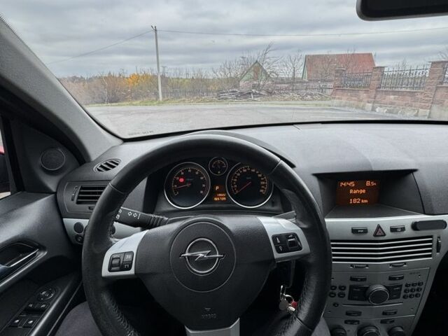 Опель Астра 2009 в Ровно на Automoto.ua Красный Опель Астра, объемом двигателя 1.8 л и пробегом 165 тыс. км за 4750 $, фото 6 на Automoto.ua