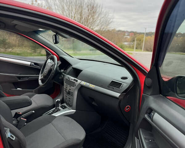 Опель Астра 2009 у Рівному на Automoto.ua Червоний Опель Астра, об'ємом двигуна 1.8 л та пробігом 165 тис. км за 4750 $, фото 6 на Automoto.ua