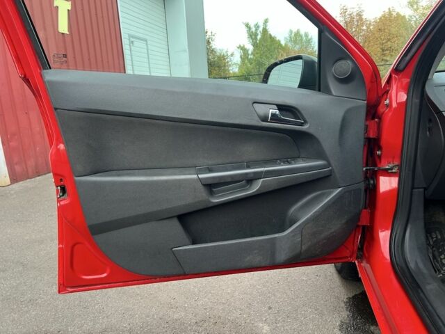 Красный Опель Астра, объемом двигателя 1.7 л и пробегом 220 тыс. км за 2450 $, фото 12 на Automoto.ua