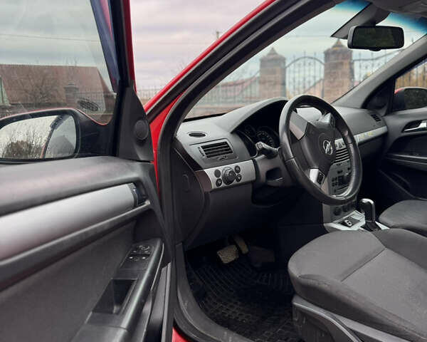 Опель Астра 2009 у Рівному на Automoto.ua Червоний Опель Астра, об'ємом двигуна 1.8 л та пробігом 165 тис. км за 4750 $, фото 11 на Automoto.ua