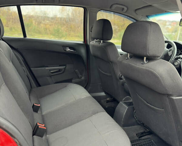 Опель Астра 2009 у Рівному на Automoto.ua Червоний Опель Астра, об'ємом двигуна 1.8 л та пробігом 165 тис. км за 4750 $, фото 9 на Automoto.ua