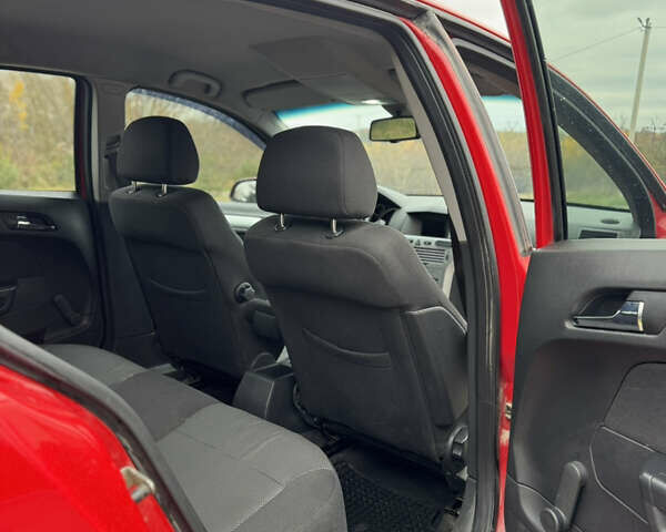 Опель Астра 2009 у Рівному на Automoto.ua Червоний Опель Астра, об'ємом двигуна 1.8 л та пробігом 165 тис. км за 4750 $, фото 8 на Automoto.ua