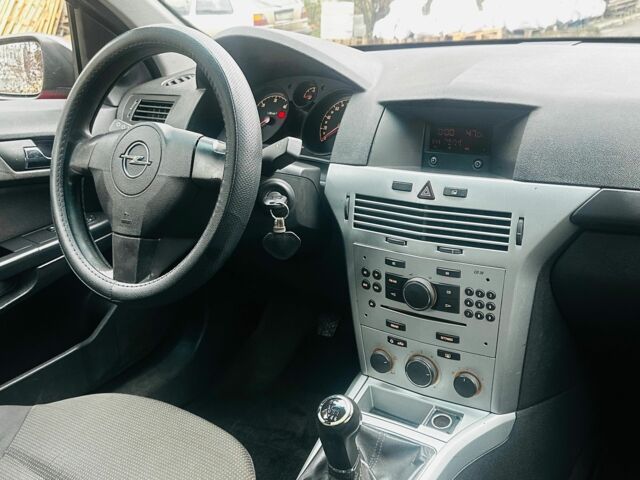 Красный Опель Астра, объемом двигателя 1.7 л и пробегом 220 тыс. км за 2600 $, фото 8 на Automoto.ua