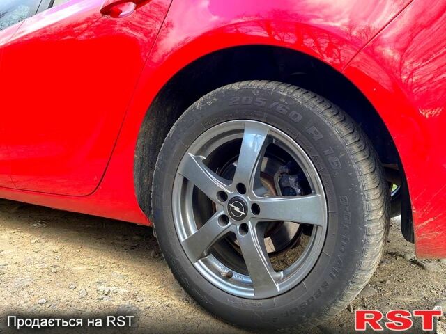 Опель Астра 2010 в Великом Березном на Automoto.ua Красный Опель Астра, объемом двигателя 1.4 л и пробегом 178 тыс. км за 5500 $, фото 3 на Automoto.ua