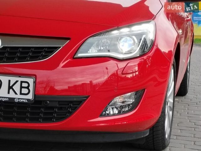 Красный Опель Астра, объемом двигателя 1.6 л и пробегом 108 тыс. км за 8800 $, фото 1 на Automoto.ua