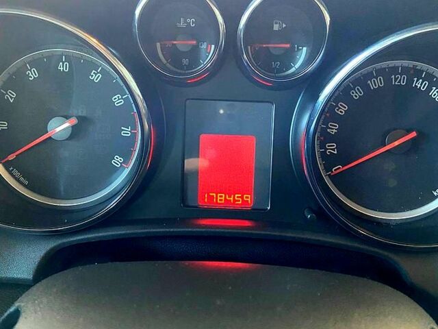 Опель Астра 2010 в Великом Березном на Automoto.ua Красный Опель Астра, объемом двигателя 1.4 л и пробегом 178 тыс. км за 5500 $, фото 4 на Automoto.ua