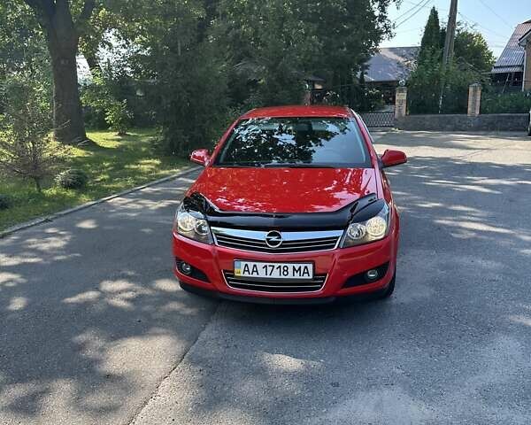 Красный Опель Астра, объемом двигателя 1.6 л и пробегом 141 тыс. км за 6400 $, фото 1 на Automoto.ua