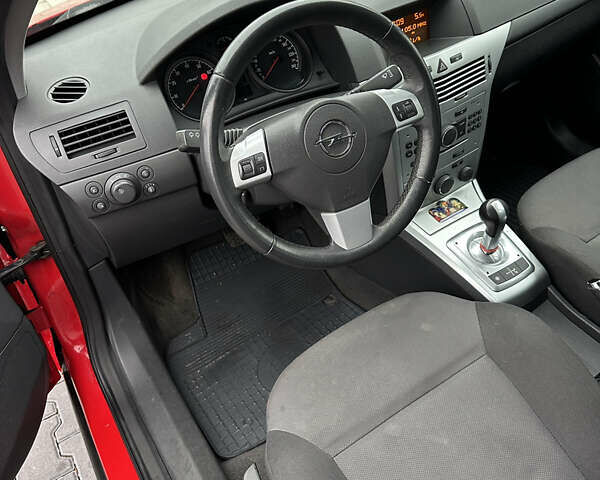 Красный Опель Астра, объемом двигателя 1.6 л и пробегом 137 тыс. км за 6300 $, фото 8 на Automoto.ua