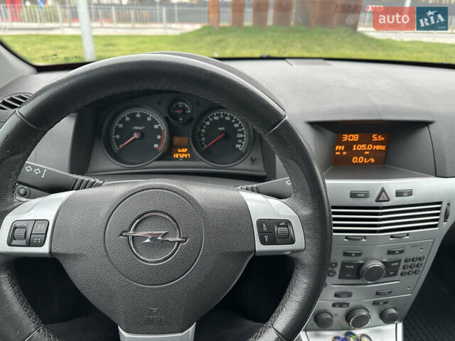 Красный Опель Астра, объемом двигателя 1.6 л и пробегом 137 тыс. км за 6300 $, фото 6 на Automoto.ua