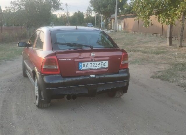 Красный Опель Астра, объемом двигателя 1.8 л и пробегом 150 тыс. км за 1201 $, фото 3 на Automoto.ua
