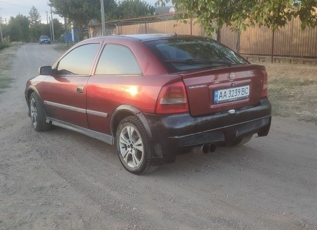 Красный Опель Астра, объемом двигателя 1.8 л и пробегом 150 тыс. км за 1201 $, фото 2 на Automoto.ua