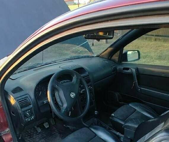 Красный Опель Астра, объемом двигателя 1.8 л и пробегом 150 тыс. км за 1201 $, фото 4 на Automoto.ua