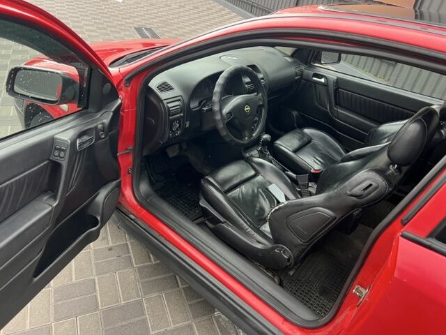 Красный Опель Астра, объемом двигателя 1.6 л и пробегом 324 тыс. км за 1500 $, фото 6 на Automoto.ua