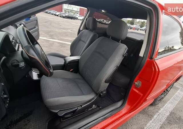 Красный Опель Астра, объемом двигателя 1.6 л и пробегом 220 тыс. км за 3300 $, фото 14 на Automoto.ua