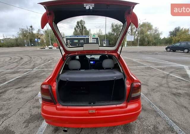 Красный Опель Астра, объемом двигателя 1.6 л и пробегом 220 тыс. км за 3300 $, фото 2 на Automoto.ua