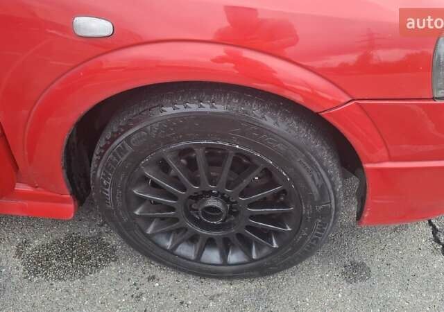 Красный Опель Астра, объемом двигателя 1.6 л и пробегом 220 тыс. км за 3300 $, фото 3 на Automoto.ua