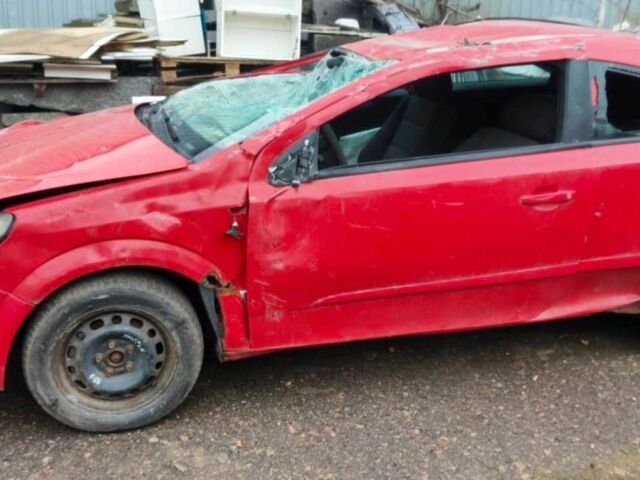 Красный Опель Астра, объемом двигателя 1.8 л и пробегом 215 тыс. км за 1950 $, фото 3 на Automoto.ua