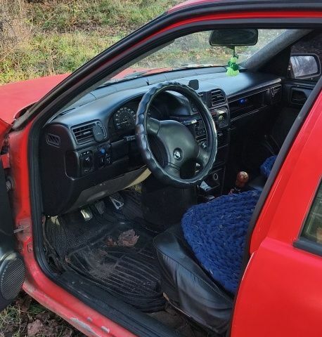 Червоний Опель Астра, об'ємом двигуна 1.8 л та пробігом 340 тис. км за 1000 $, фото 1 на Automoto.ua