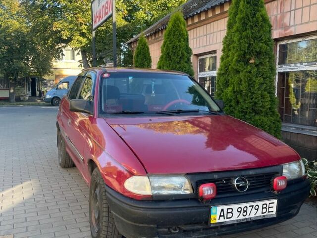 Красный Опель Астра, объемом двигателя 1.6 л и пробегом 270 тыс. км за 1000 $, фото 1 на Automoto.ua