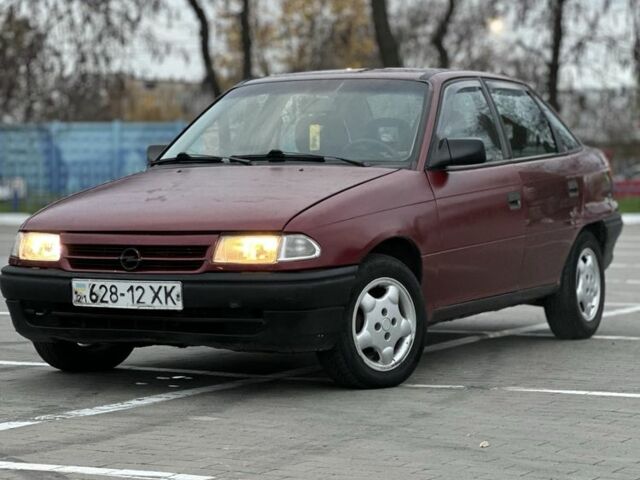Красный Опель Астра, объемом двигателя 1.6 л и пробегом 400 тыс. км за 1299 $, фото 1 на Automoto.ua
