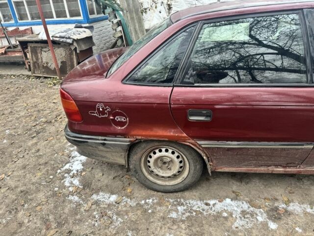 Красный Опель Астра, объемом двигателя 1.6 л и пробегом 492 тыс. км за 600 $, фото 3 на Automoto.ua