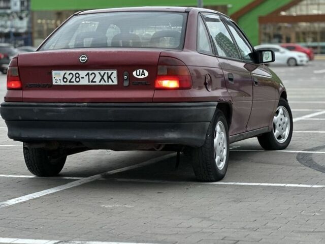 Красный Опель Астра, объемом двигателя 1.6 л и пробегом 400 тыс. км за 1299 $, фото 3 на Automoto.ua