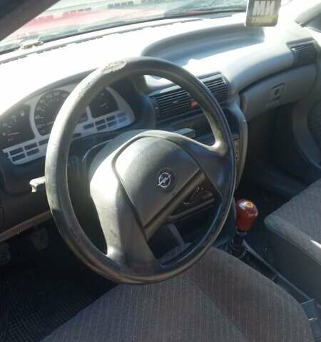 Красный Опель Астра, объемом двигателя 1.6 л и пробегом 250 тыс. км за 1100 $, фото 3 на Automoto.ua