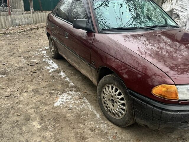 Красный Опель Астра, объемом двигателя 1.6 л и пробегом 492 тыс. км за 600 $, фото 2 на Automoto.ua