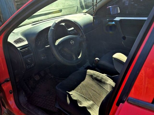 Красный Опель Астра, объемом двигателя 1.8 л и пробегом 170 тыс. км за 2280 $, фото 1 на Automoto.ua