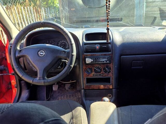 Красный Опель Астра, объемом двигателя 1.8 л и пробегом 170 тыс. км за 2280 $, фото 2 на Automoto.ua