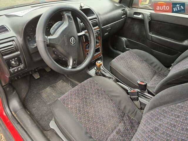 Красный Опель Астра, объемом двигателя 1.6 л и пробегом 345 тыс. км за 2990 $, фото 7 на Automoto.ua