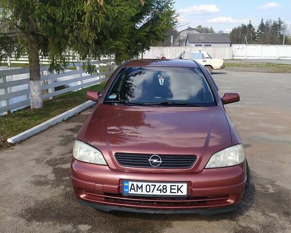 Красный Опель Астра, объемом двигателя 1.4 л и пробегом 210 тыс. км за 3400 $, фото 1 на Automoto.ua