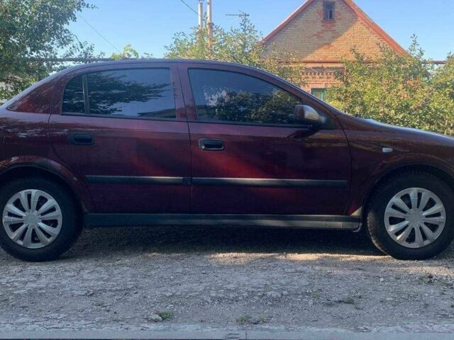 Красный Опель Астра, объемом двигателя 1.6 л и пробегом 285 тыс. км за 3000 $, фото 2 на Automoto.ua