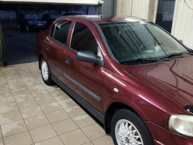 Красный Опель Астра, объемом двигателя 1.4 л и пробегом 420 тыс. км за 3200 $, фото 4 на Automoto.ua