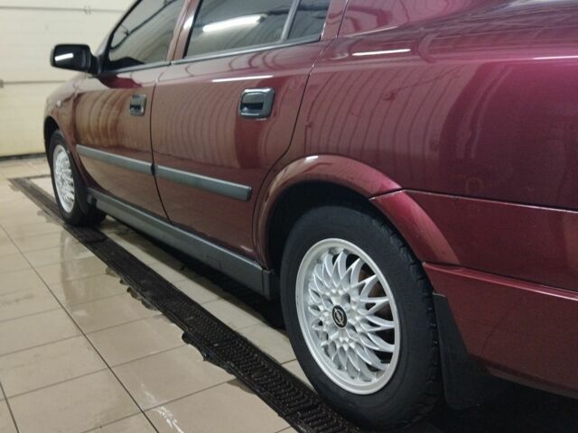 Красный Опель Астра, объемом двигателя 1.4 л и пробегом 420 тыс. км за 3200 $, фото 9 на Automoto.ua