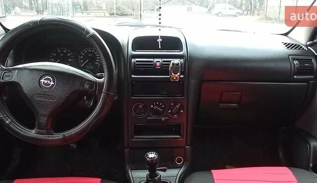 Красный Опель Астра, объемом двигателя 1.4 л и пробегом 207 тыс. км за 2600 $, фото 4 на Automoto.ua