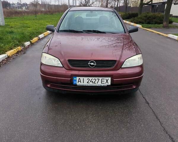 Красный Опель Астра, объемом двигателя 1.36 л и пробегом 327 тыс. км за 2900 $, фото 1 на Automoto.ua