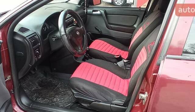 Красный Опель Астра, объемом двигателя 1.4 л и пробегом 207 тыс. км за 2600 $, фото 5 на Automoto.ua