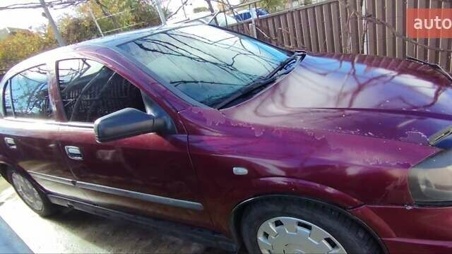 Красный Опель Астра, объемом двигателя 1.4 л и пробегом 297 тыс. км за 2500 $, фото 1 на Automoto.ua